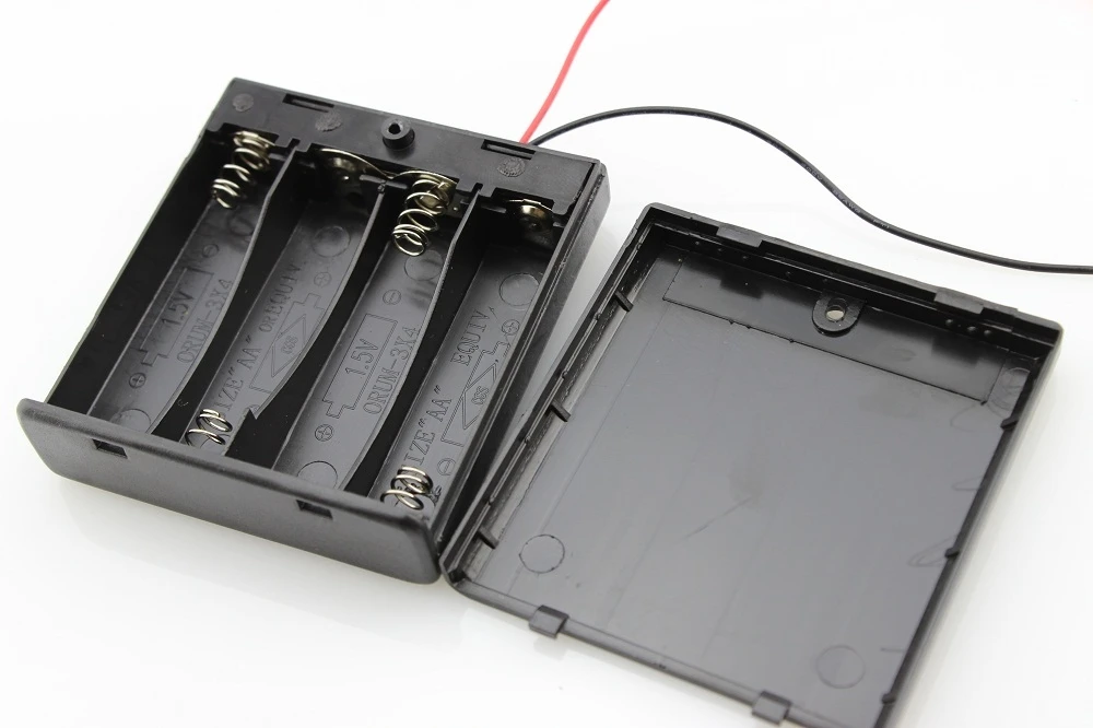 حامل بطاريات 4 قطع AA مع غطاء ومفتاح / 4X AA BATTERY HOLDER WITH COVER& SWITCH